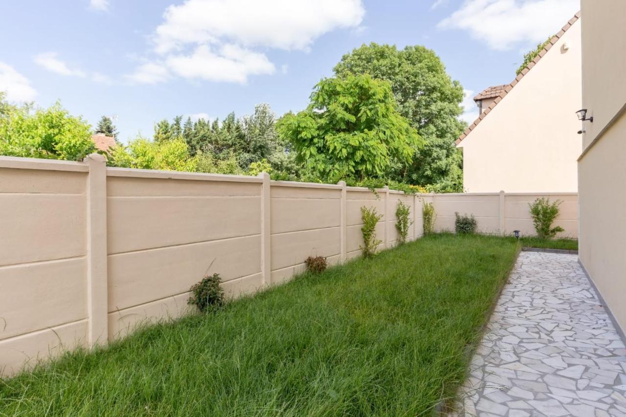 Maison Elegante Et Spacieuse Écouen Extérieur photo